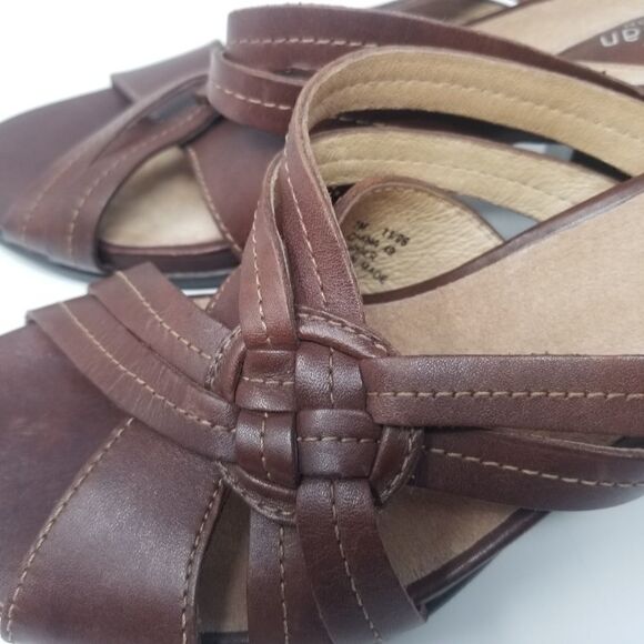 CLARKS Artisan Collection Heeled Sandal Brown size 7M. Leather upper. - Picture 8 of 16